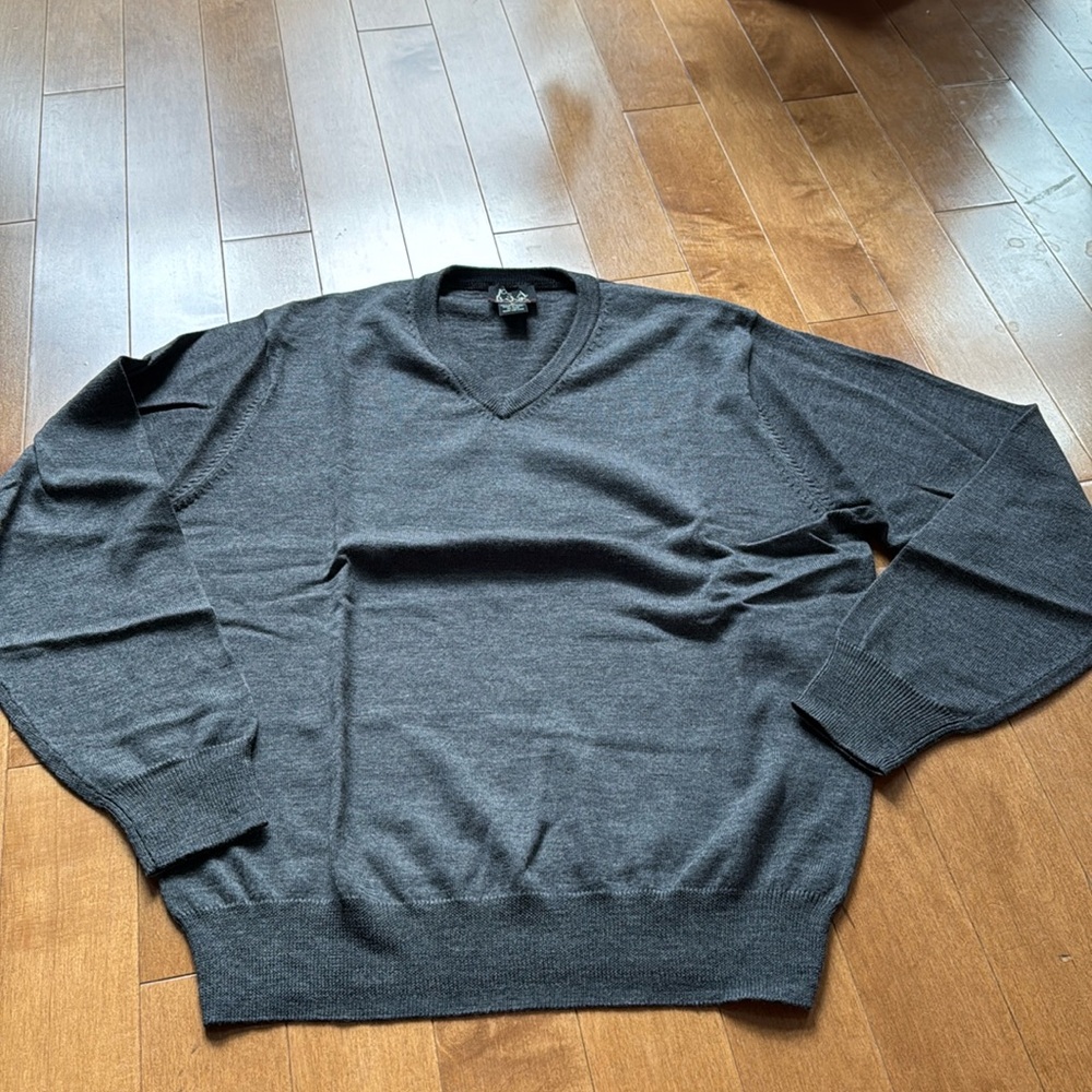 NWOT Jos A Bank Gray Merino Wool Sweater in Medium